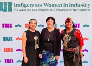 IWI Indigenous Women in Industry (Mujeres Indígenas en la Industria) en Nueva Zelanda.